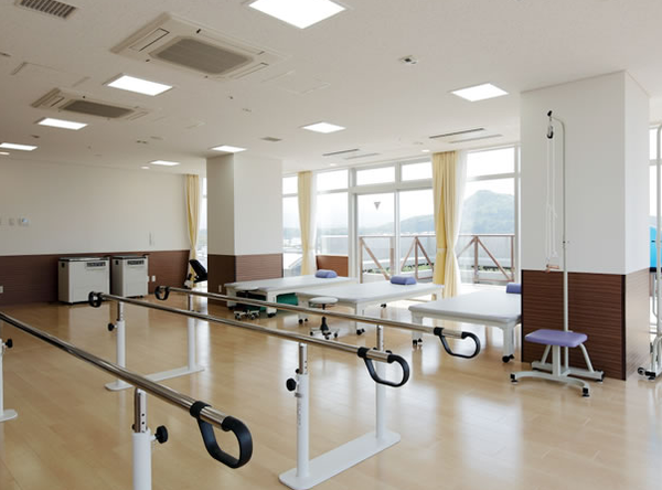 介護老人保健施設万葉テラス（パート）の介護福祉士求人メイン写真2