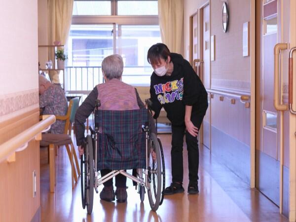 特別養護老人ホーム　はだの松寿苑の介護職求人メイン写真4