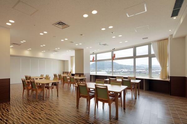 介護老人保健施設万葉テラス（常勤）の介護福祉士求人メイン写真3