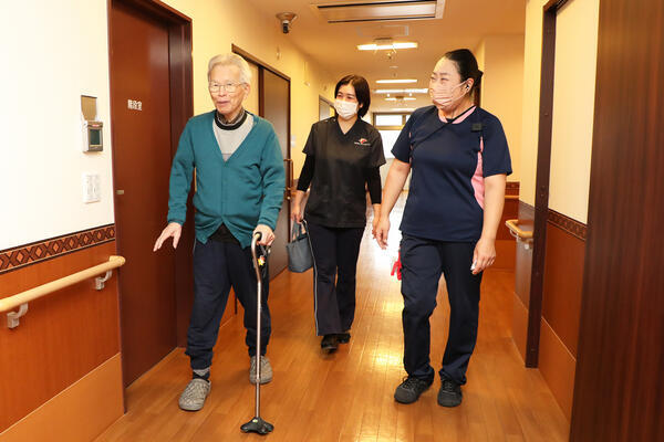 介護付き有料老人ホーム ソレイユねやがわ（常勤）の介護職求人メイン写真3