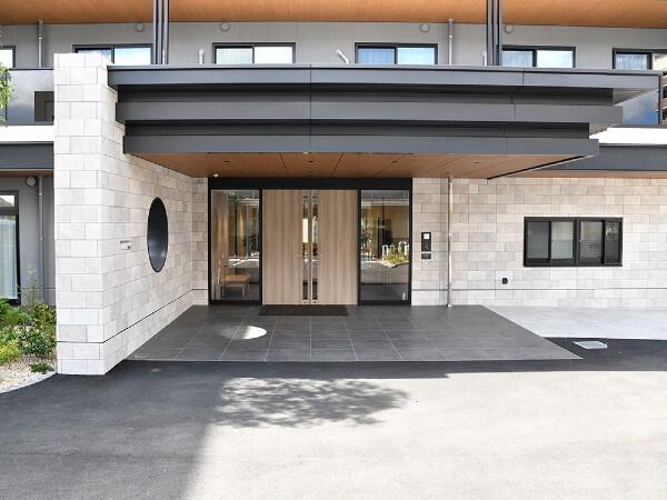 介護付有料老人ホーム チャーム栗東（週休3日も選択OK/正社員）の介護職求人の写真