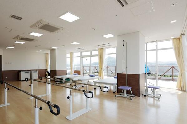 介護老人保健施設万葉テラス（常勤）の介護職求人メイン写真2