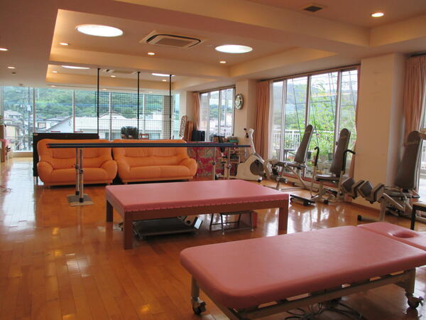 リハビリ特化型デイサービス よかとこ（パート）の介護福祉士求人メイン写真2