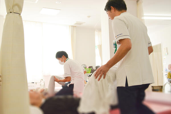 南大和老人保健施設 さくらぷらざ（常勤）の介護福祉士求人メイン写真3