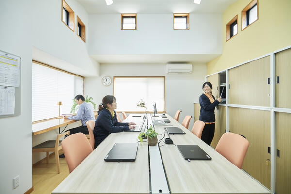 カラーズ訪問看護ステーション(常勤)の理学療法士求人の写真