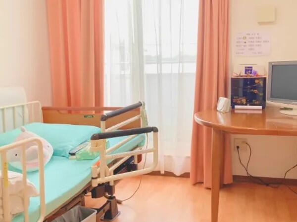  介護付有料老人ホーム藤沢ロマン館（パート）の介護職求人メイン写真2