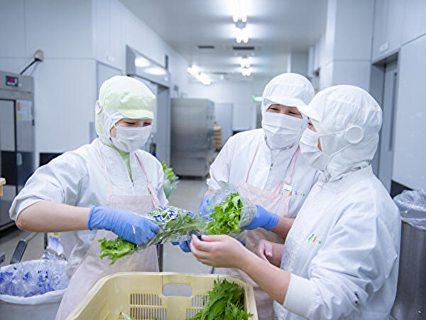 葉隠勇進(株) 荒川区立大門小学校（厨房/洗浄/パート）の調理補助求人の写真