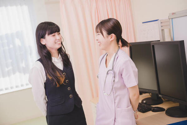 日健クリニック（受付 / 常勤）の一般事務求人の写真