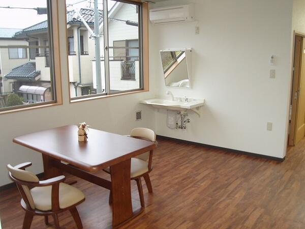 サ高住　コミュニティ生瀬（パート） の介護福祉士求人メイン写真3