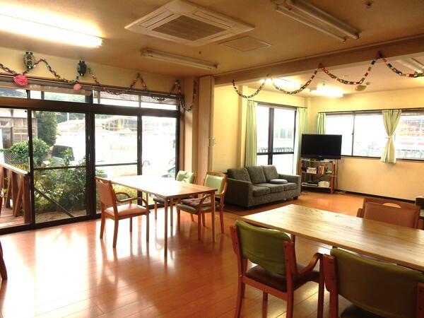 有料老人ホームきんぎょ家（常勤）の介護職求人メイン写真2