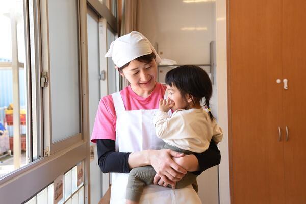 愛泉保育園（常勤）の看護師求人メイン写真2