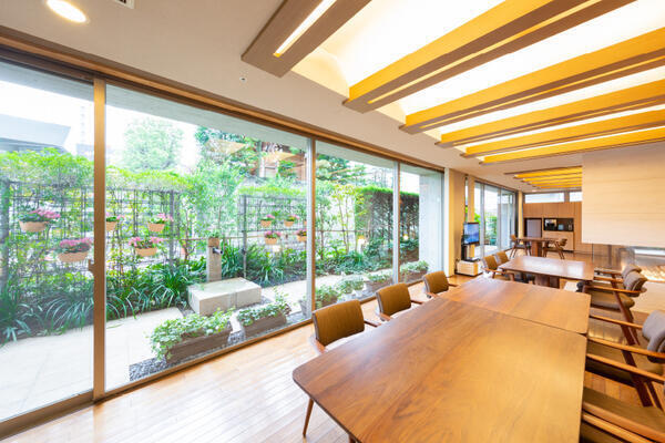 介護付き有料老人ホーム ヒュッテ目黒（日勤常勤）の看護師求人メイン写真3