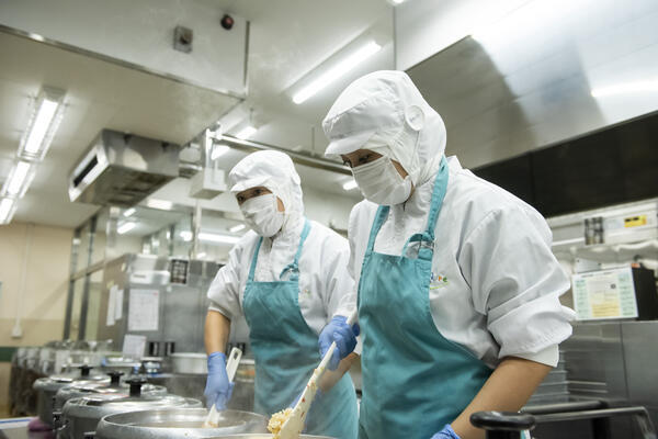 葉隠勇進(株) 糸島市立波多江小学校（厨房/調理スタッフ/パート）の管理栄養士求人の写真