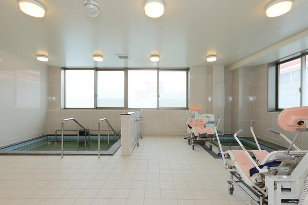 尾張温泉かにえ病院（常勤）の看護助手求人メイン写真4