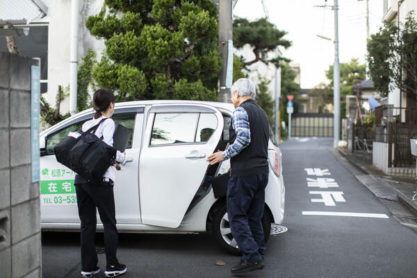 松原アーバンクリニック（パート） の送迎ドライバー求人メイン写真2
