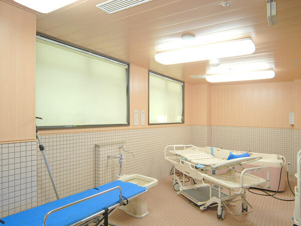 介護付有料老人ホーム春日苑（常勤）の介護職求人メイン写真3