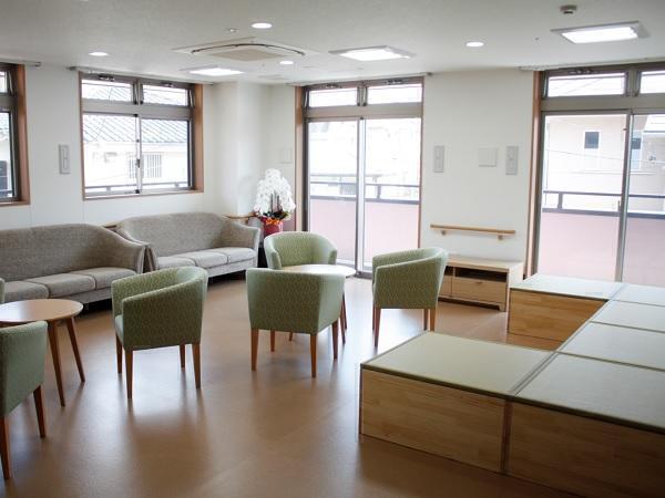 住宅型有料老人ホーム 百合丘メディカルハウスさゆり（夜勤専従パート）の介護職求人の写真