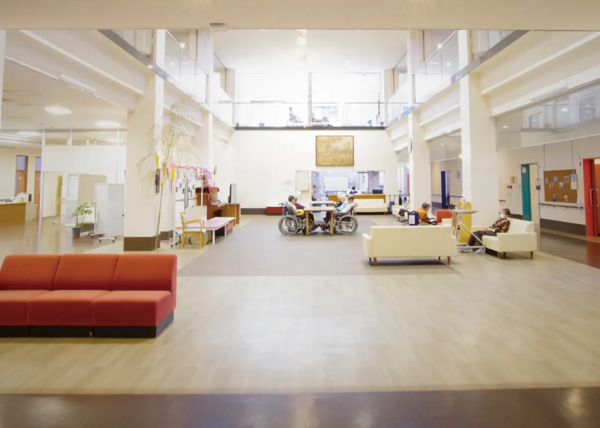 介護老人保健施設リハリート桜十字八代(夜勤専従/常勤)の准看護師求人の写真