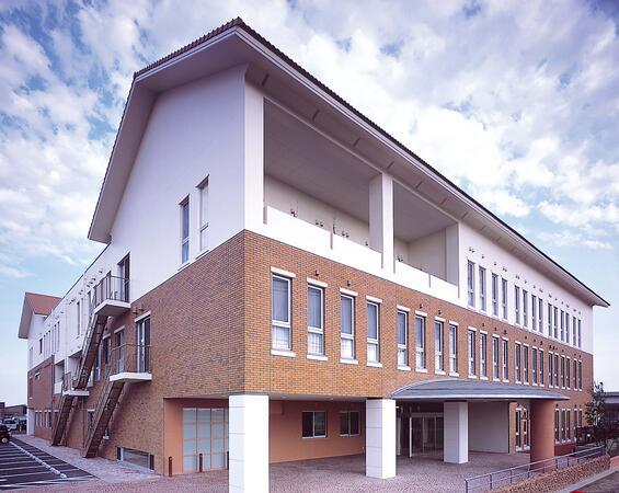 介護老人保健施設 白根ヴィラガーデン(厨房/正社員)の調理師/調理員求人の写真