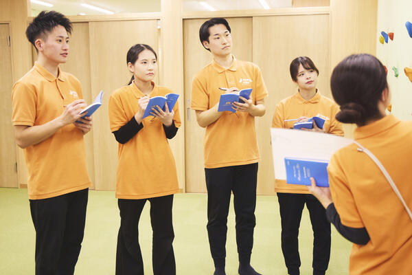 ホップステップ鶴見校（常勤）の保育士求人メイン写真5