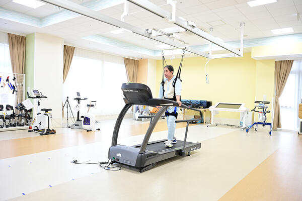 令和リハビリテーション病院（常勤）の理学療法士求人メイン写真4