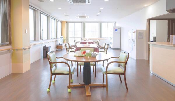 有料老人ホーム縁側（常勤）の介護福祉士求人メイン写真1