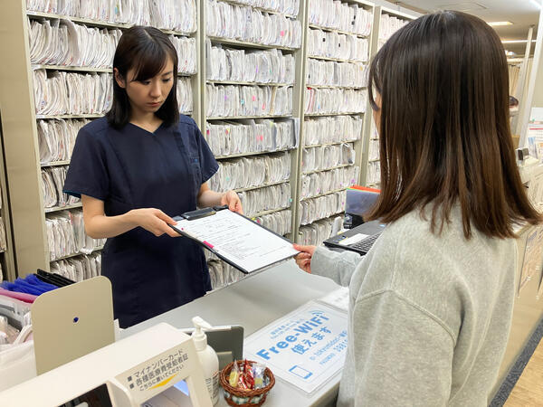 新宿東口眼科医院（受付 / パート）の医療事務求人メイン写真3