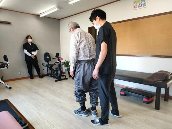歩行訓練特化型デイサービス歩き塾 守谷店（パート）の柔道整復師求人メイン写真3