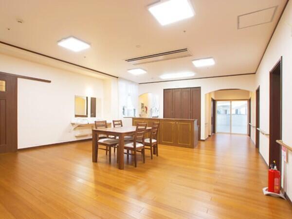 住宅型有料老人ホーム ケアホーム ラ・フランス（夜勤専従/フルタイムパート）の介護職求人メイン写真2