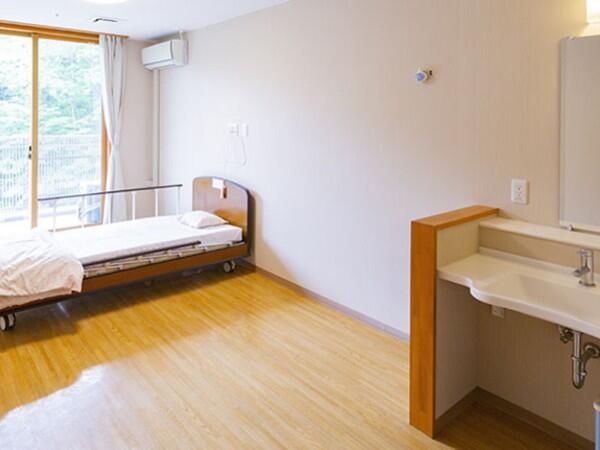 特別養護老人ホーム慈苑（常勤）の介護福祉士求人メイン写真2