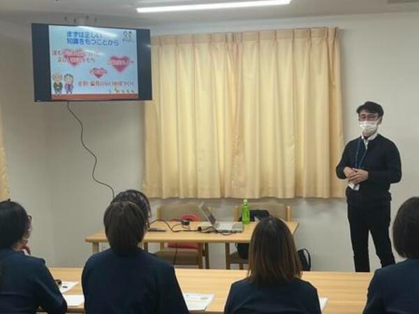 有料老人ホームルアナ（パート）の介護職求人メイン写真3