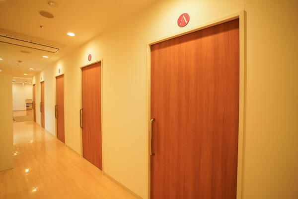 久留米総合美容外科（受付兼カウンセラー / 契約社員）の一般事務求人メイン写真2