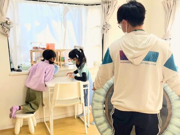 放課後等デイサービス まなびクラブ武蔵中原教室(児童指導員/常勤)の支援員求人の写真