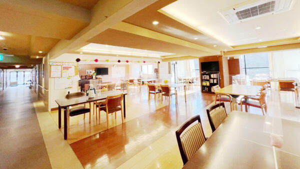 住宅型有料老人ホームらくらす浅野 （夜勤専従パート）の准看護師求人の写真