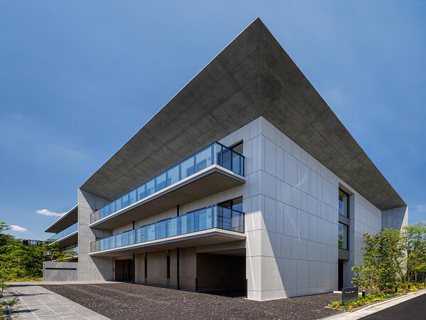 介護付有料老人ホーム チャームスイート北烏山(常勤)の准看護師求人の写真