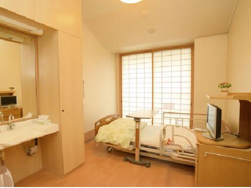 介護老人保健施設 ケアタウンひまわり（常勤）の准看護師求人メイン写真2