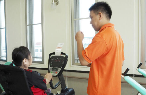 機能訓練特化型デイサービスリハプラス（常勤） の社会福祉士求人メイン写真2