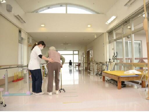 介護老人保健施設 ケアタウンひまわり（日勤/常勤）の看護師求人メイン写真3