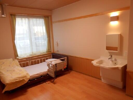 特別養護老人ホーム ユトリアケアセンターなりさわ（契約職員/常勤）の介護職求人メイン写真3