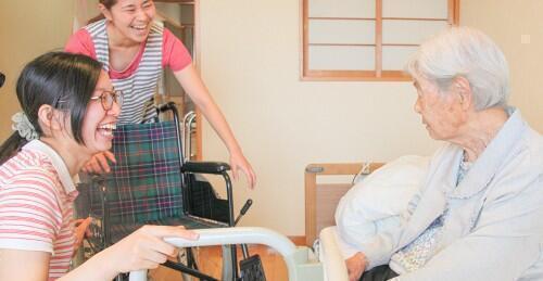 在宅複合型施設 長上苑(夜勤専従パート)の介護福祉士求人サブ写真1