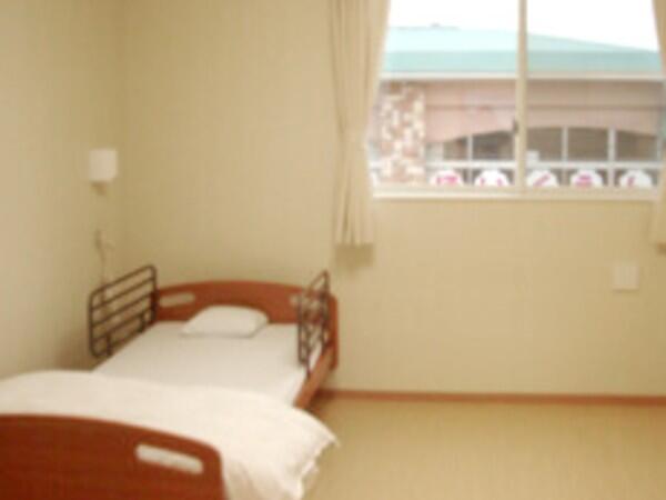 短期入所施設ひまわりの家（夜勤専門/契約職員）の介護福祉士求人メイン写真3