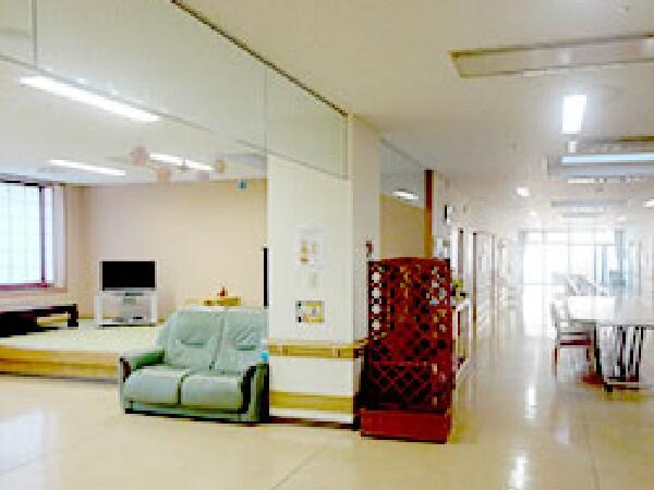 介護老人保健施設ひまわり（夜勤専門/契約職員）の介護福祉士求人メイン写真3