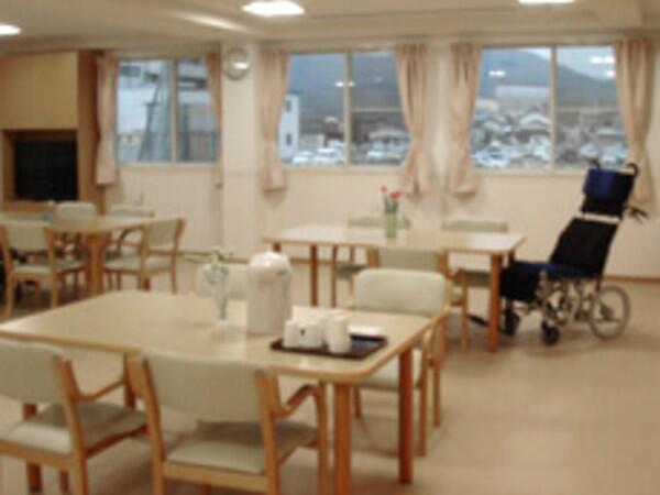 短期入所施設ひまわりの家（夜勤専門/契約職員）の介護福祉士求人メイン写真2