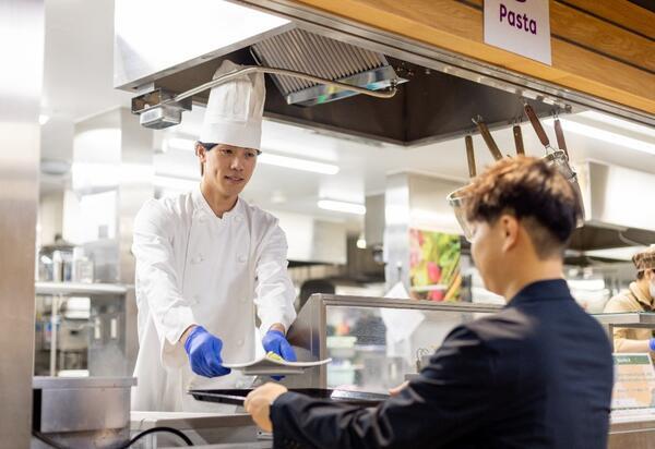 福田金属箔粉工業キャフェテリア(厨房/常勤)の調理師/調理員求人の写真