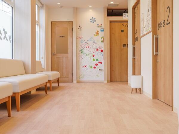 エミーキッズクリニック（パート）の公認心理師求人の写真