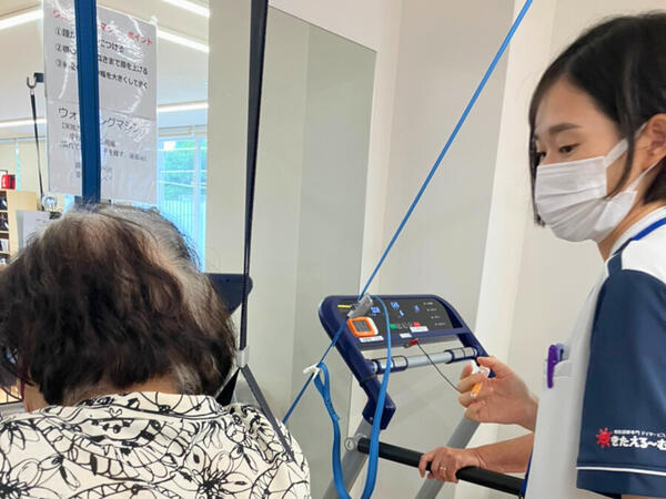 機能訓練専門デイサービスきたえるーむ奈良帝塚山（正社員）の理学療法士求人メイン写真2