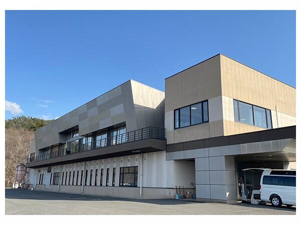 介護老人保健施設やまゆりの里（常勤） の介護福祉士求人メイン写真1