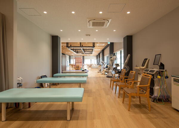 安形医院（外来・通所・訪問 / 常勤）の理学療法士求人メイン写真2