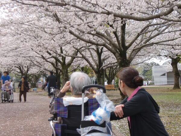 有料老人ホーム花温（常勤）の介護福祉士求人メイン写真3