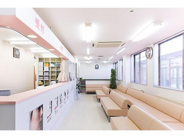 平岡皮膚科スキンケアクリニック（常勤）の看護師求人の写真